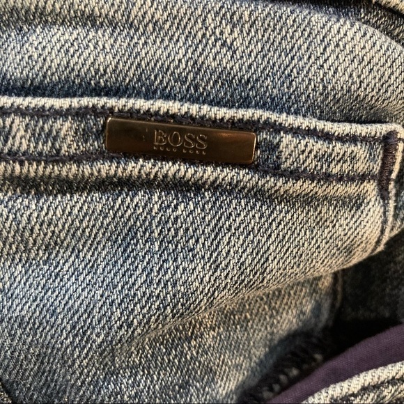 BOSS by Hugo Boss Sz 34 x 32 Tapered Leg Quilted Inner Waist Jeans - Picture 2 of 12